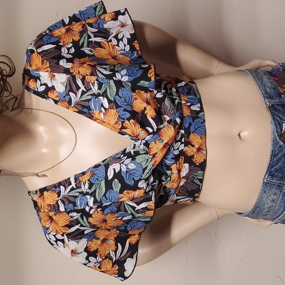 Backless Top - Picture 2 of 7